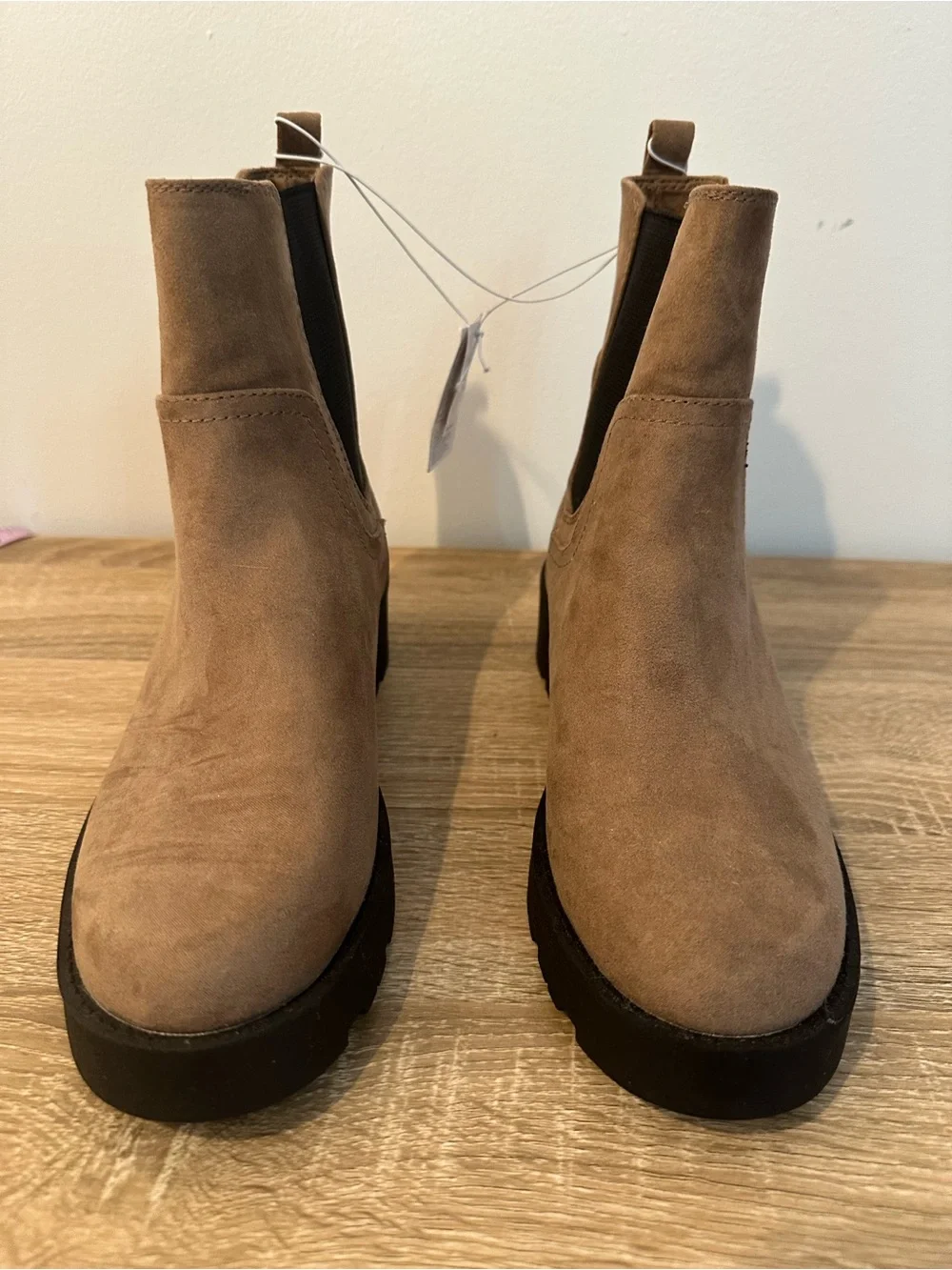 Old Navy Tan Chelsea Ankle Boots NWT Size 6
